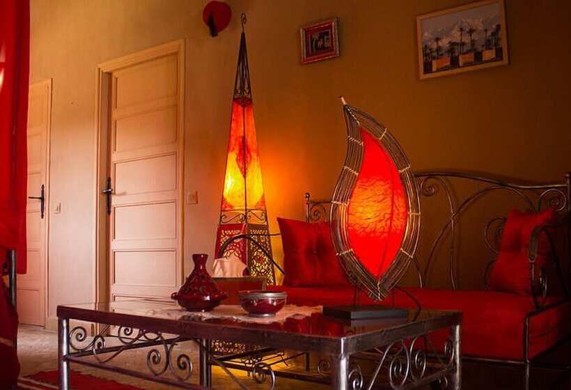 חדר קומפורט לשלושה, Riad Anma