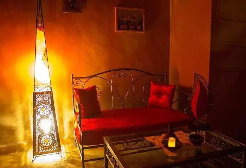 اتاق راحتی سه تخته, Riad Anma