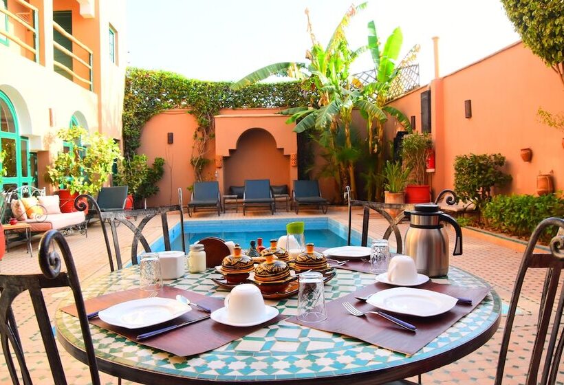 חדר אקונומי לשלושה, Riad Anma