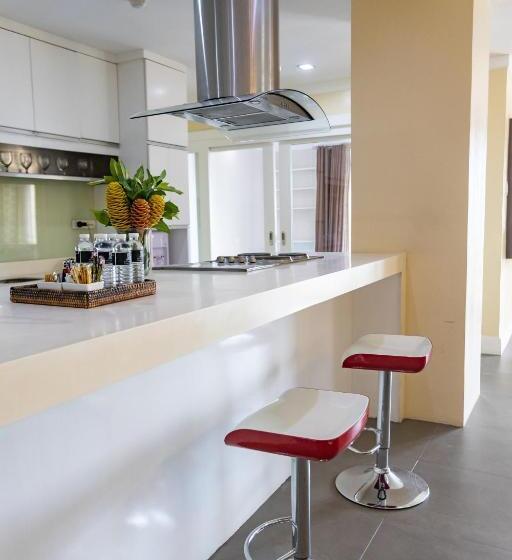 Cameră cu Mansardă, Sta. Barbara Residence