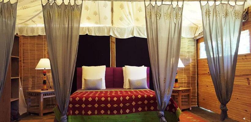 غرفة قياسية مطلّة علي البحيرة, Palika Lodge