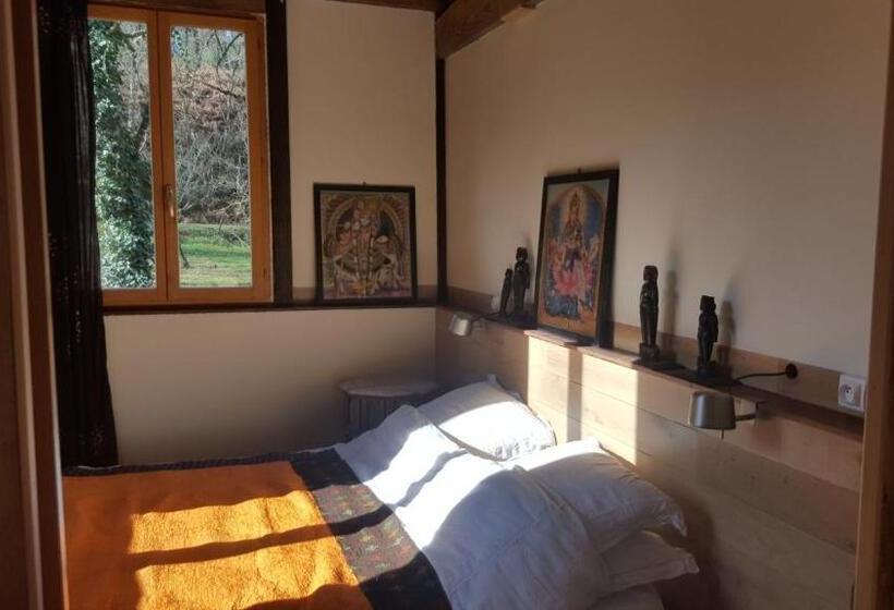 غرفة قياسية ثلاثية, Palika Lodge