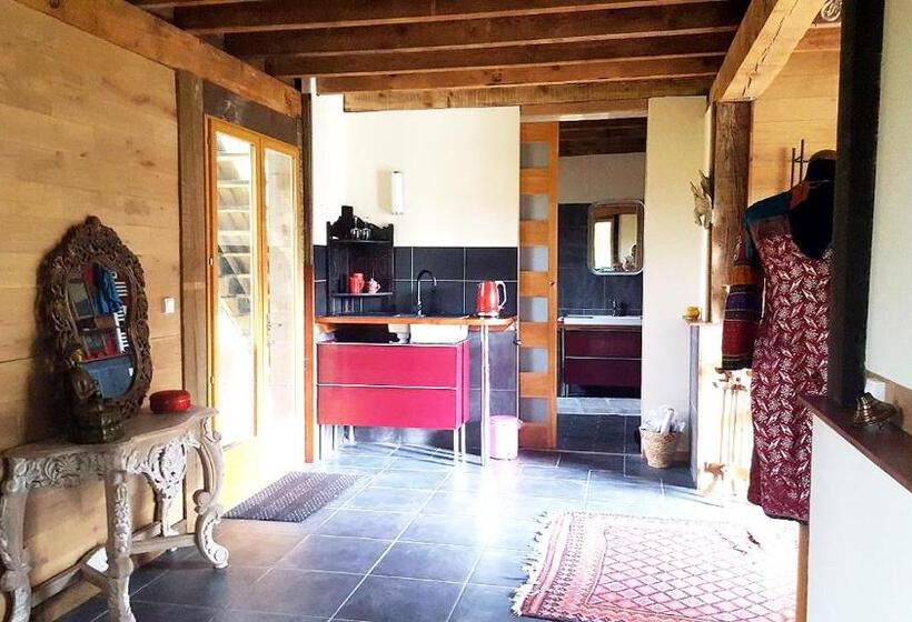 غرفة قياسية ثلاثية, Palika Lodge