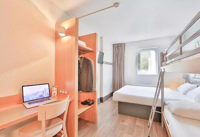 Standard Neljän Hengen Huone, B&b Hotel Montélimar Nord