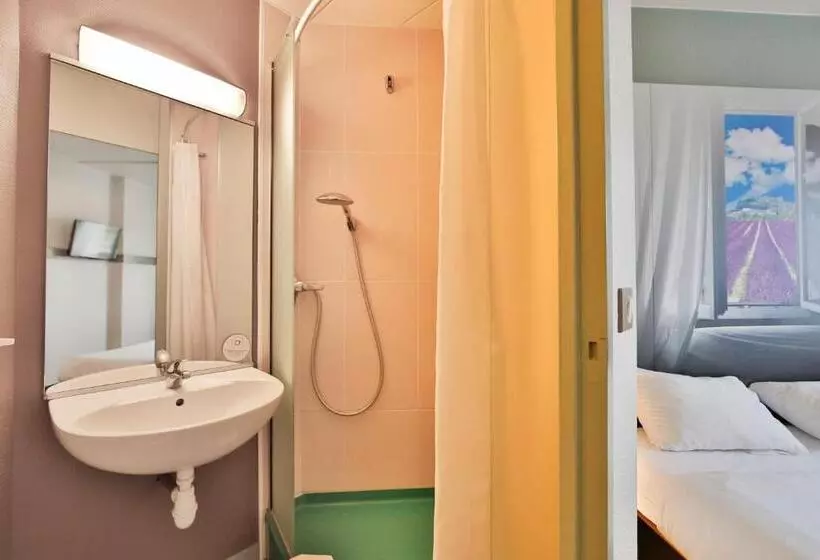 Standard Neljän Hengen Huone, B&b Hotel Montélimar Nord
