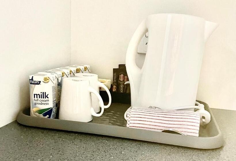 استودیوی استاندارد, Broken Hill Tourist Lodge