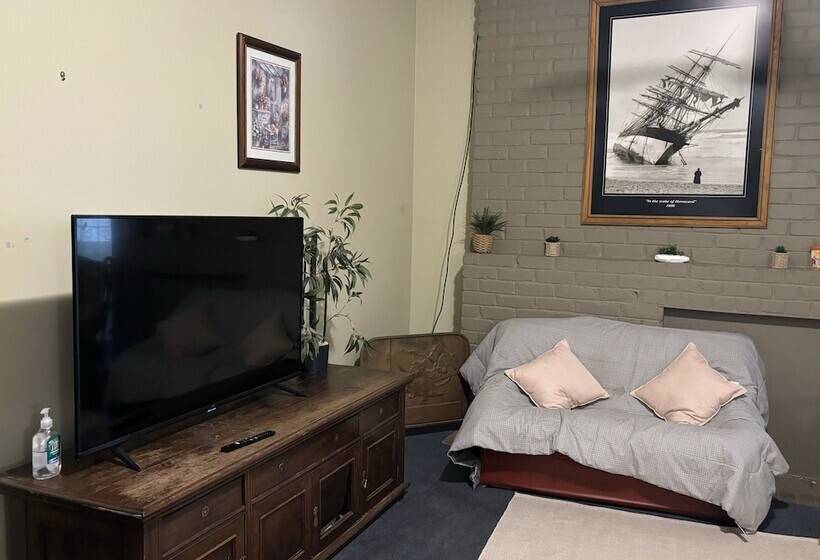 اتاق استاندارد با سرویس بهداشتی مشترک, Broken Hill Tourist Lodge