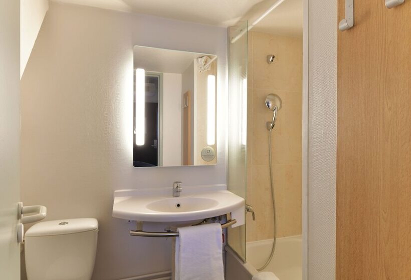 Номер Стандарт, B&b Hotel Clermont Ferrand Le Brézet Aéroport