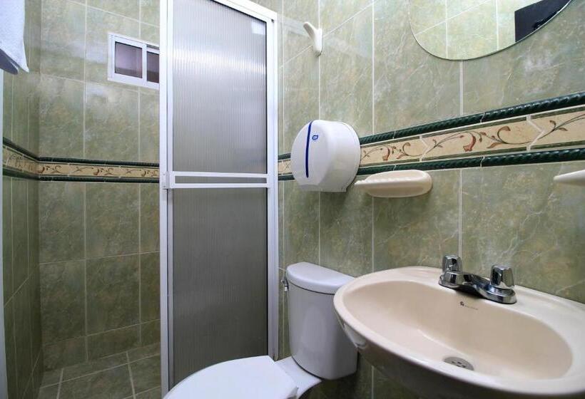 Háromágyas Standard Szoba, Rodadero Inn By Geh Suites