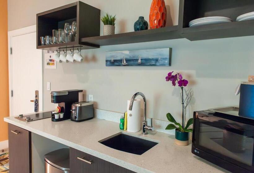 Люкс, Oceanside Hotel And Suites