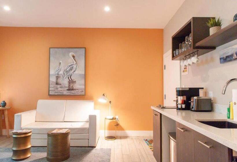 Люкс, Oceanside Hotel And Suites