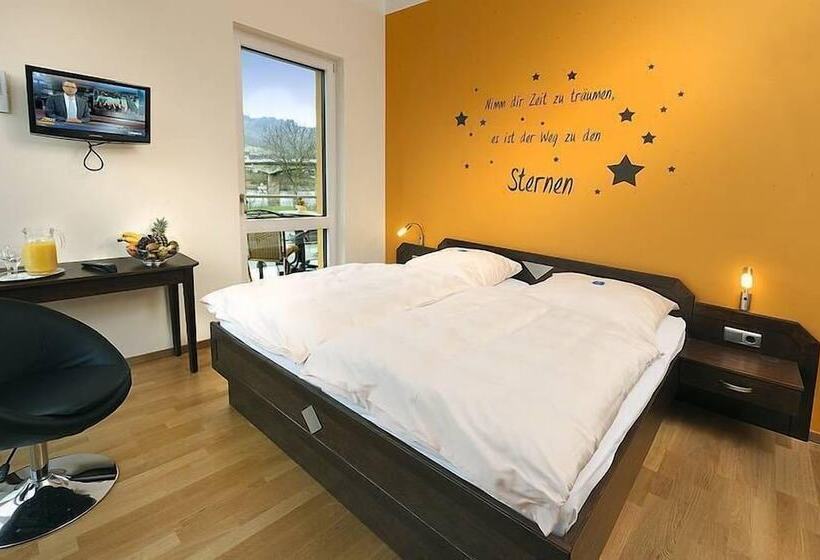 غرفة قياسية مزوَّدة بشُرفة, Pohl