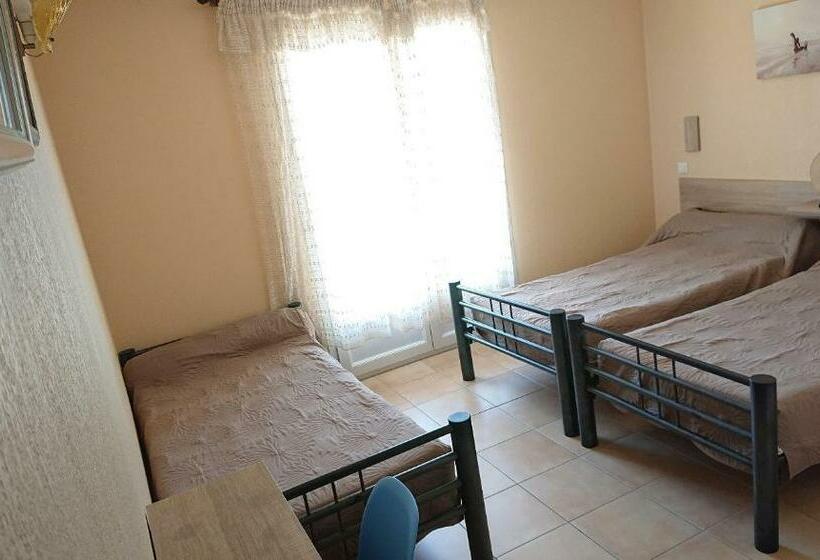 חדר סטנדרט לשלושה עם מרפסת, Scopa Rossa