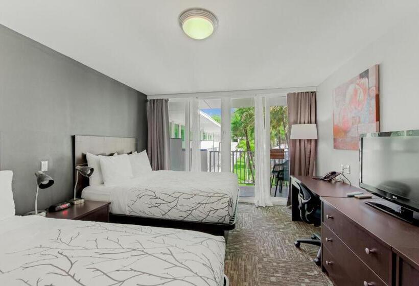 غرفة قياسية مطلّة علي حمام السباحة, Casey Key Resorts  Mainland