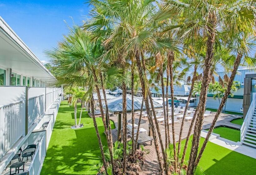 غرفة قياسية مطلّة علي حمام السباحة, Casey Key Resorts  Mainland