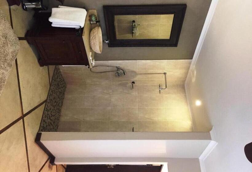 סוויטה, Five Burnham Guest House