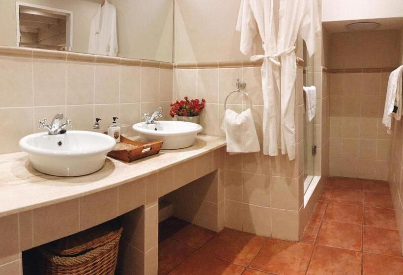 חדר אקונומי, Five Burnham Guest House