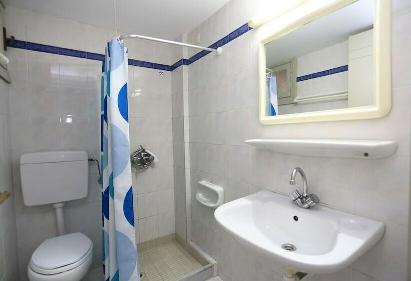 Escritório Estándar, Artemis Apartments