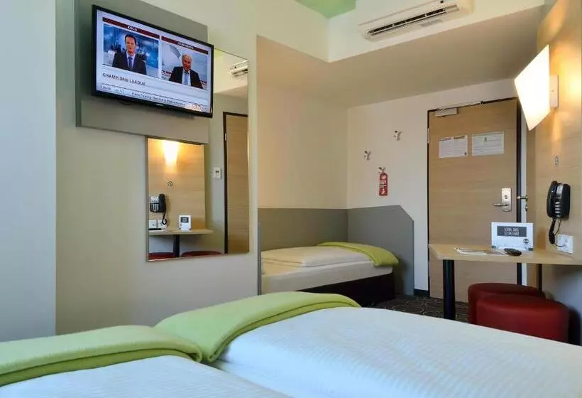 اتاق استاندارد سه نفره, B&b Hotel Aschaffenburg