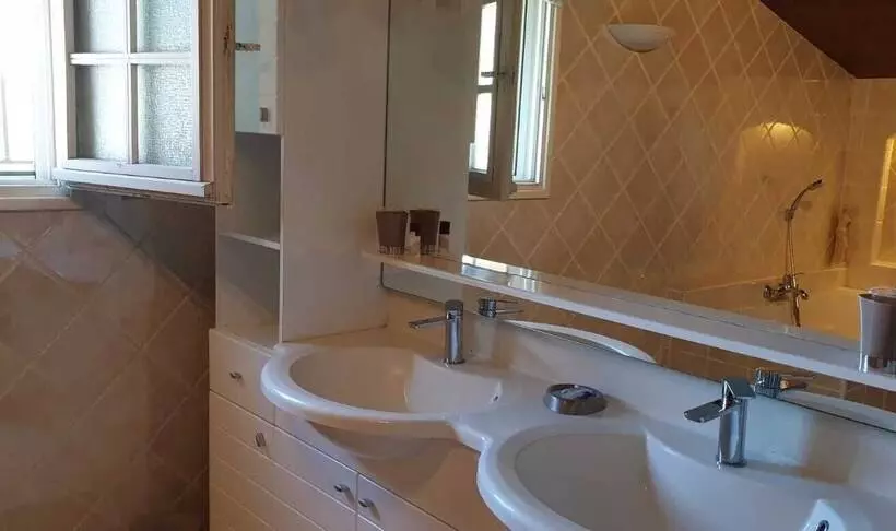 Sviitti, Villa Solary