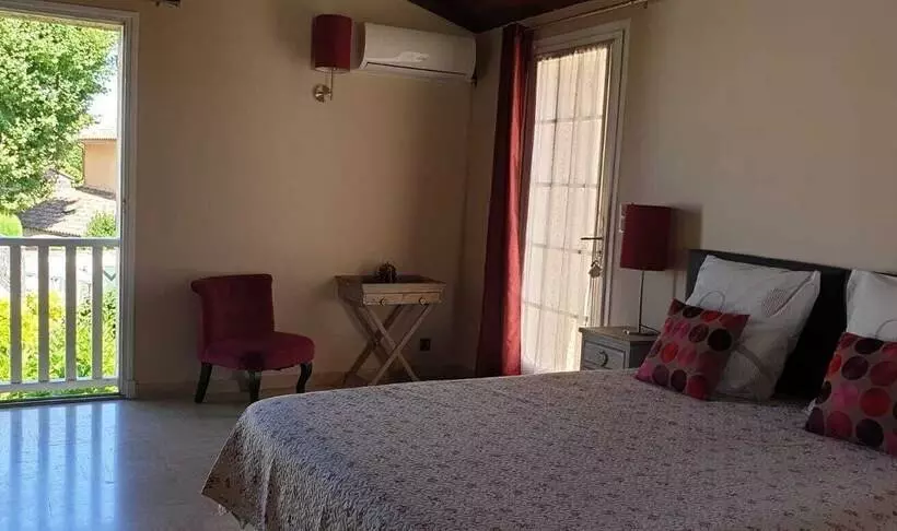 Sviitti, Villa Solary