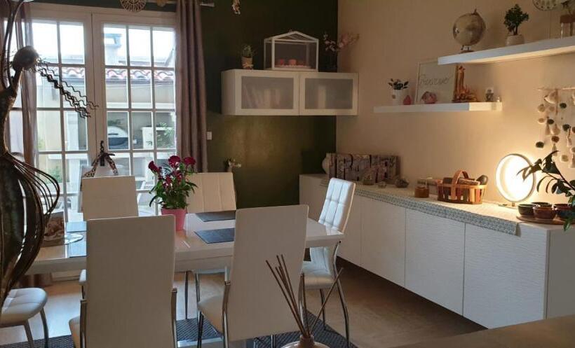 סוויטה, Villa Solary