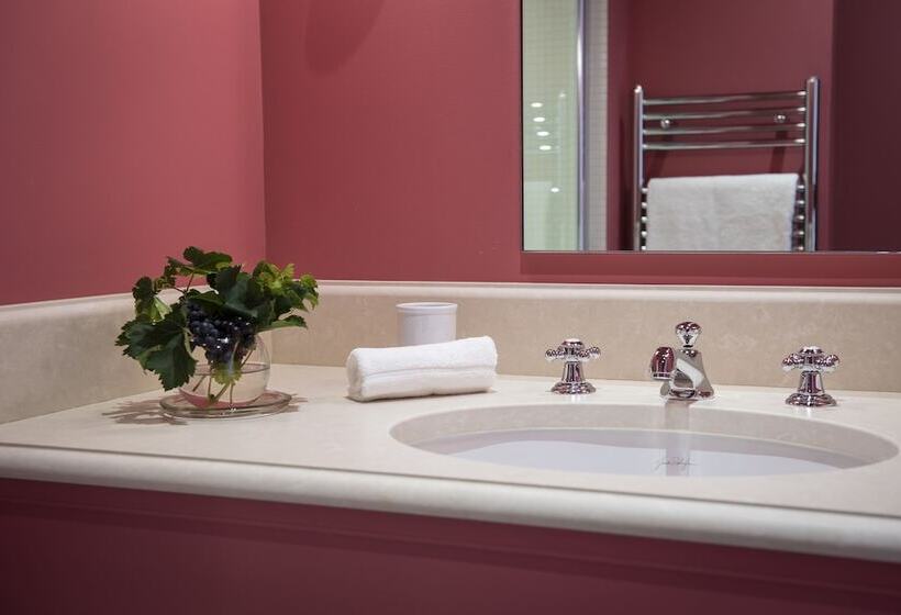 스위트, La Chartreuse   Haut Bailly   Anciennement Château Le Pape