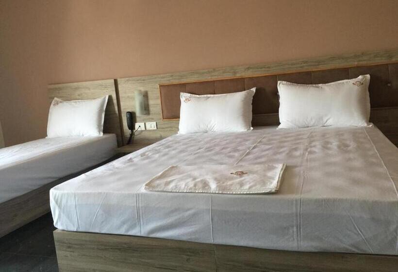 חדר סטנדרט לשלושה, Herges