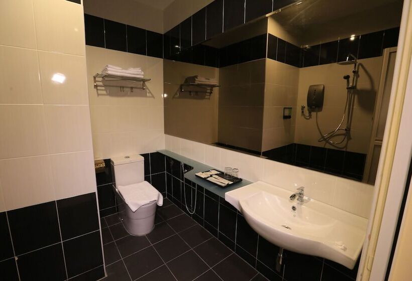 Suite Familiar, Supreme