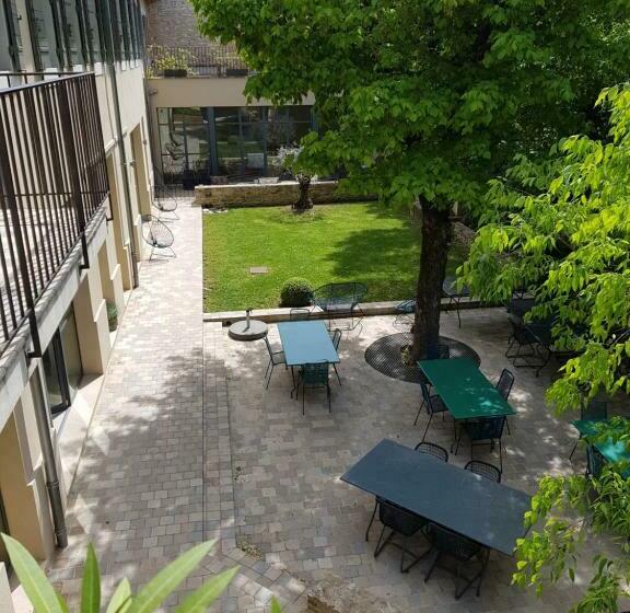 سوئیت جونیور با تراس, La Magnanerie De L'isle B&b