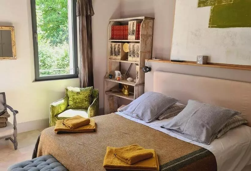 ガーデンビュースタンダードルーム, La Magnanerie De L'isle B&b