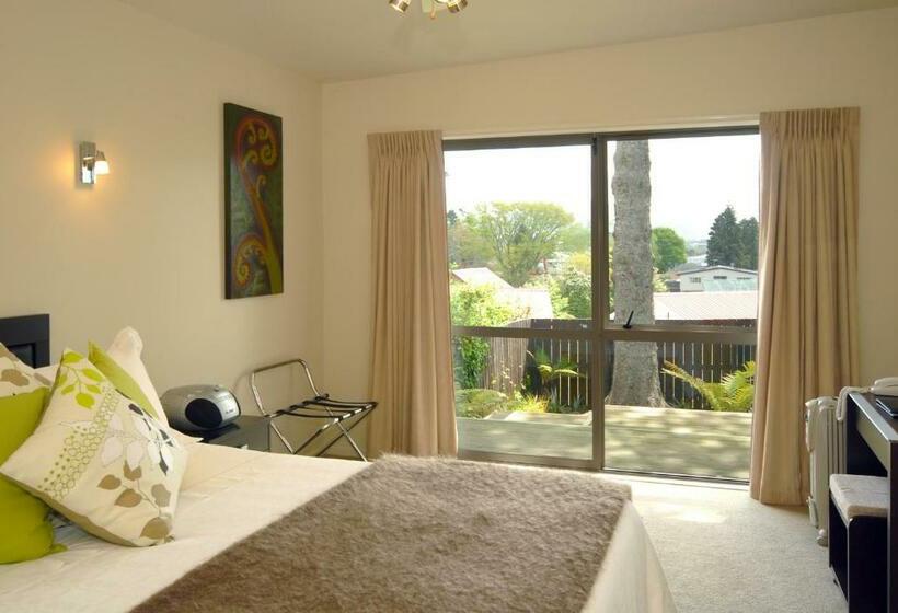 سوییت لوکس, B&b@the Redwoods