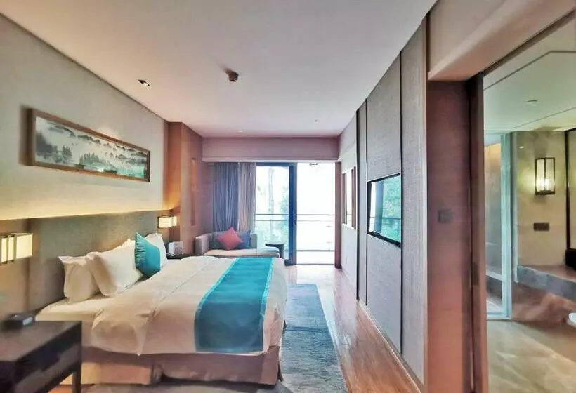 キングサイズベッドのデラックスルーム, Crowne Plaza Hangzhou Thousand Island Lake, An Ihg