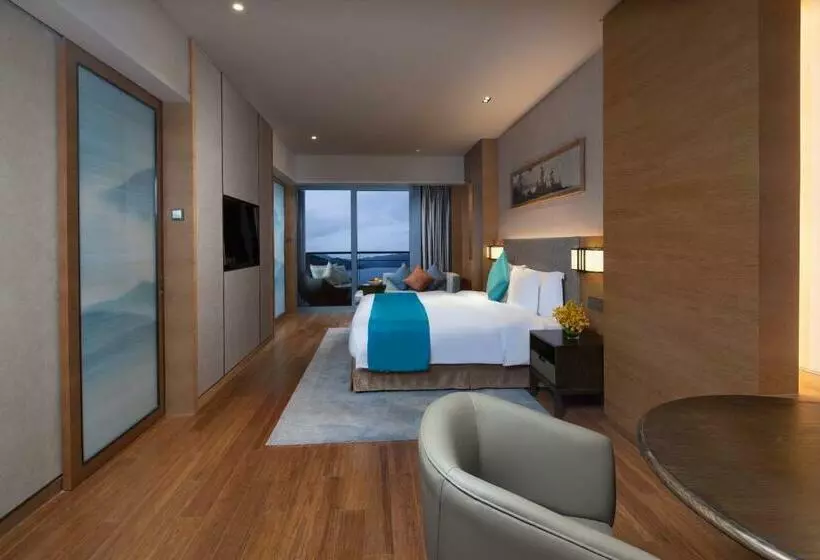 キングサイズベッドのデラックスルーム, Crowne Plaza Hangzhou Thousand Island Lake, An Ihg
