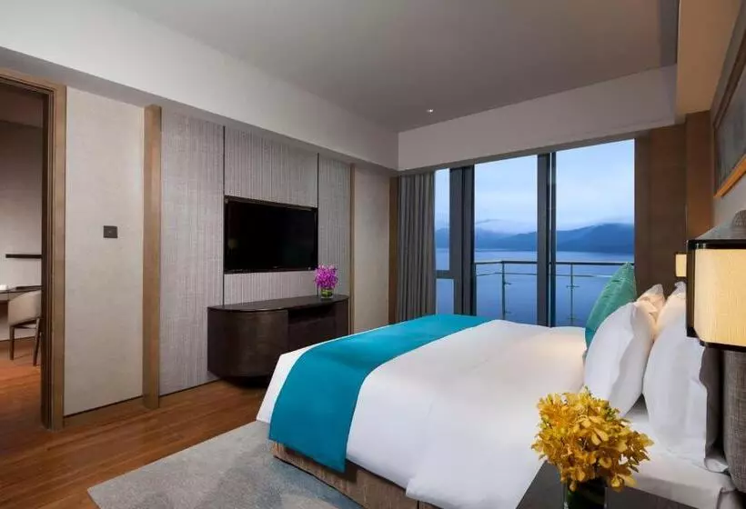 キングサイズベッドのデラックススイート, Crowne Plaza Hangzhou Thousand Island Lake, An Ihg