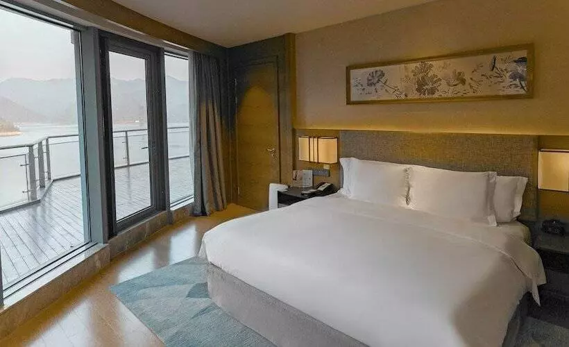 デラックススイート, Crowne Plaza Hangzhou Thousand Island Lake, An Ihg