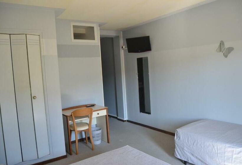 اتاق استاندارد سه نفره, Cyrnea