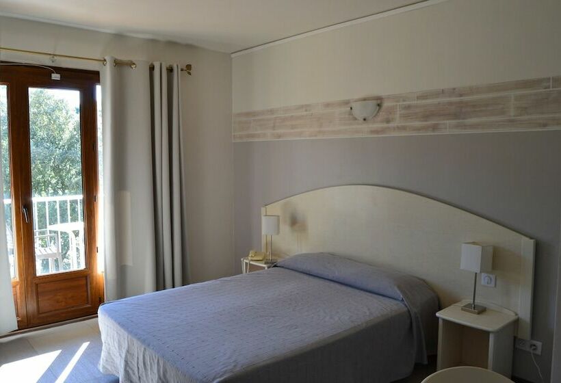 اتاق استاندارد یک نفره, Cyrnea