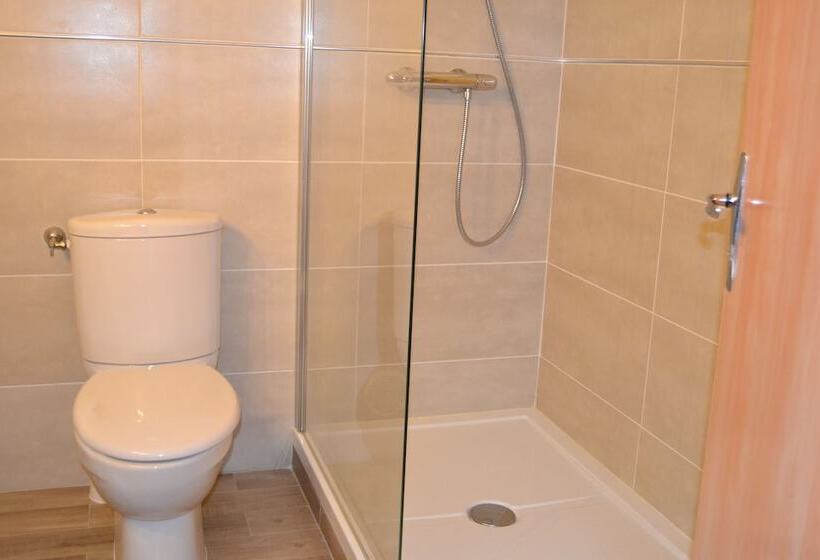 اتاق استاندارد یک نفره, Cyrnea