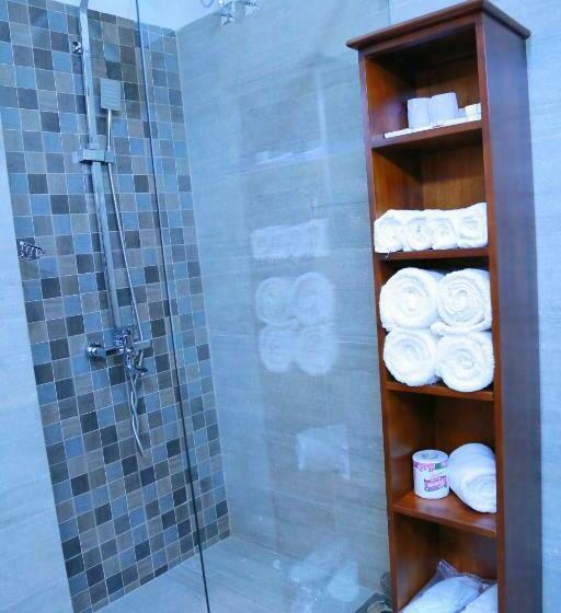 Pokój Deluxe, Gangaaddara