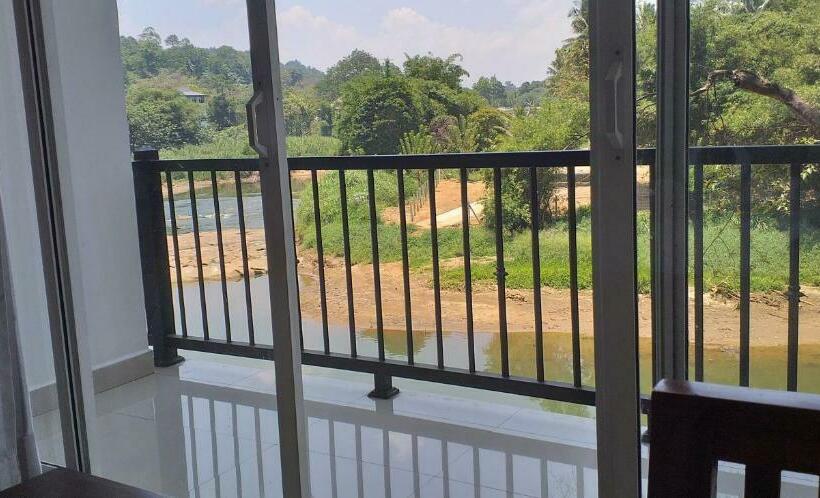 Pokój Standard z Balkonem, Gangaaddara