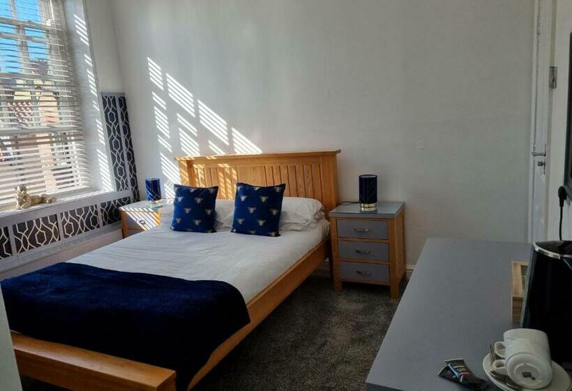 スタンダードルーム, OYO The Leven