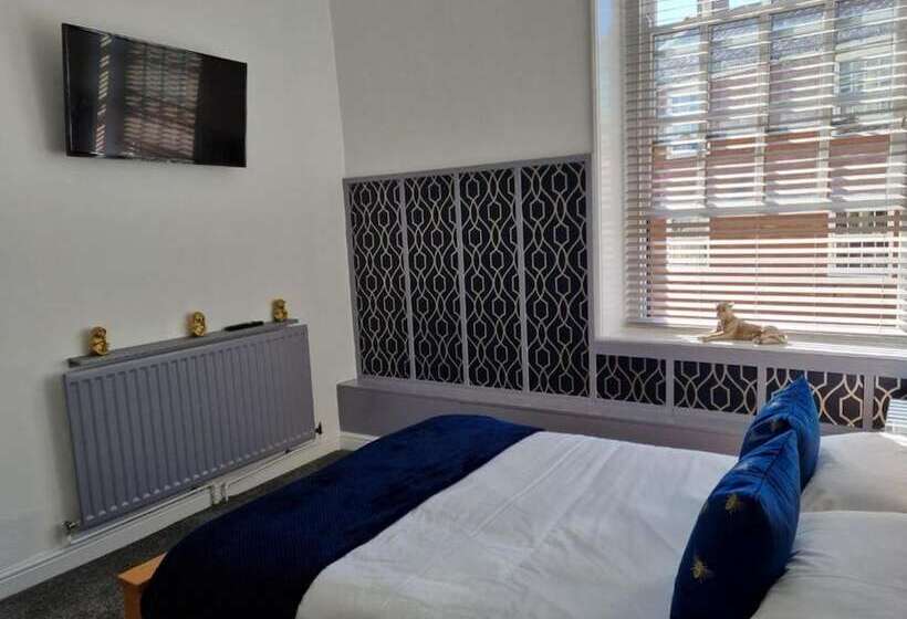 スタンダードシングルルーム, OYO The Leven