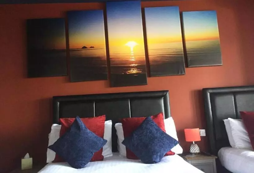 اتاق اساندارد با چشم‌انداز جانبی به دریا, Poltair Guest House