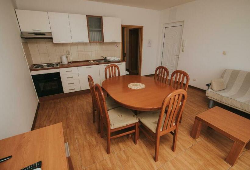 דירת שני חדרים, Villa Malo More