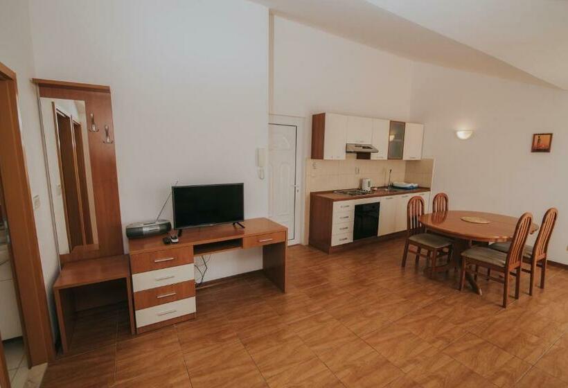 آپارتمان 1 خوابه, Villa Malo More