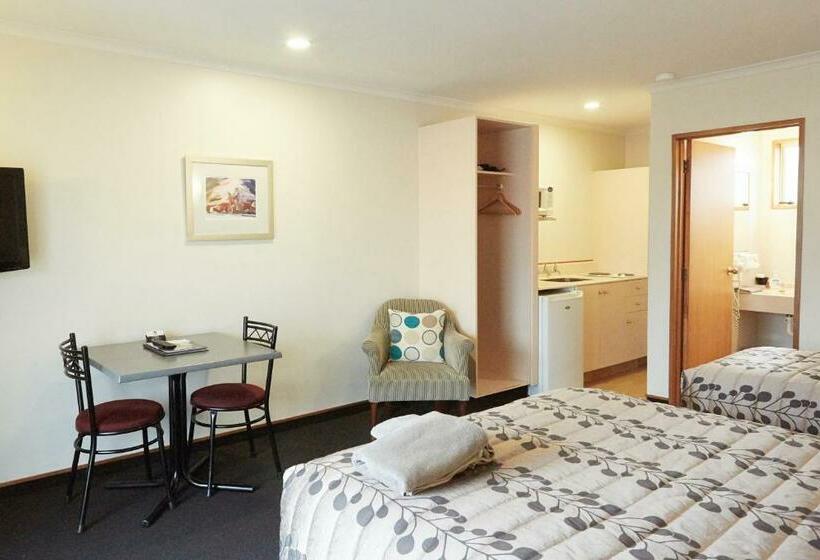 استودیوی استاندارد, Admiral Court Motel & Apartments