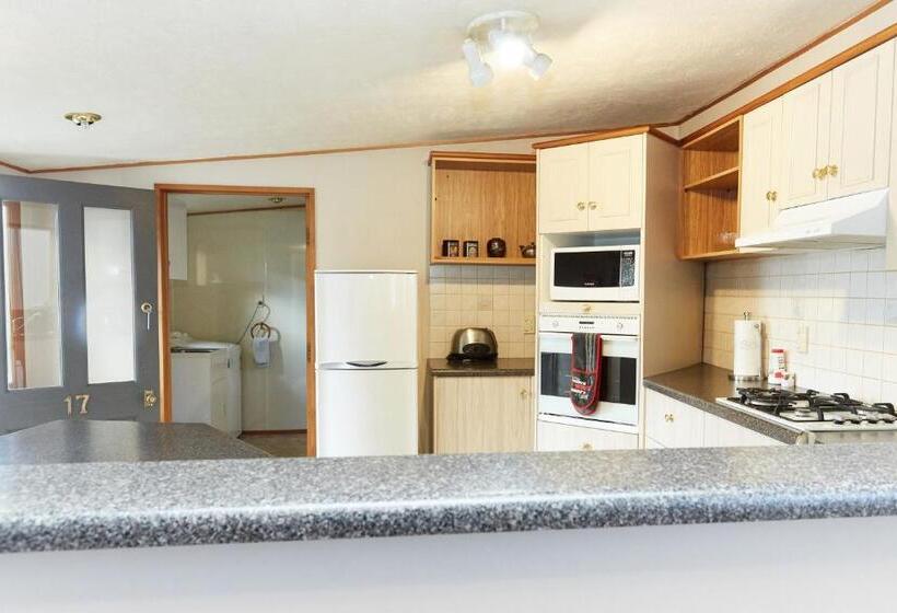 خانه 4 خوابه, Admiral Court Motel & Apartments