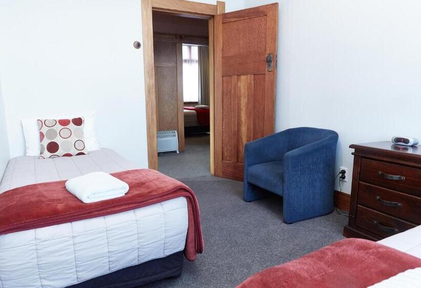 خانه 4 خوابه, Admiral Court Motel & Apartments