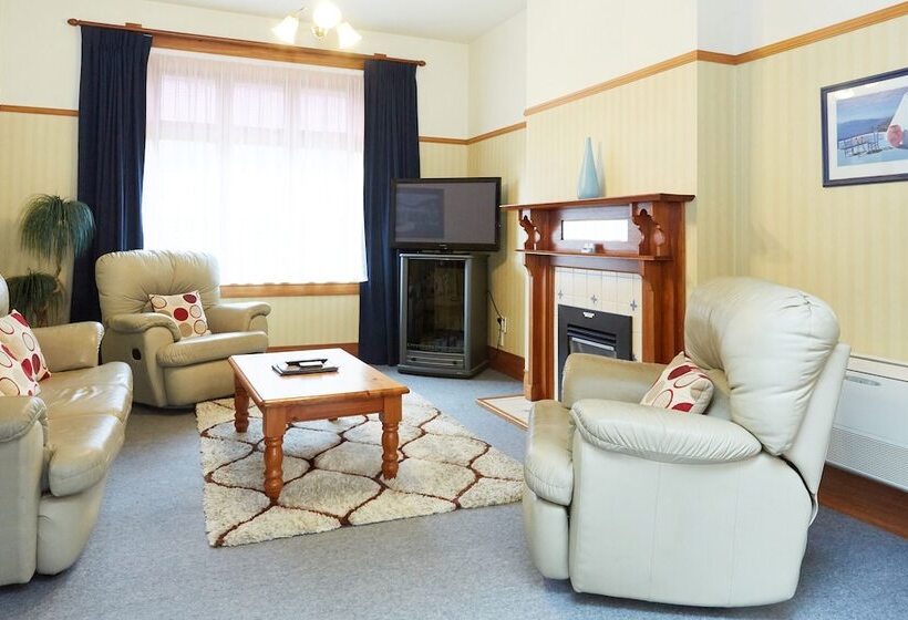 Дом 3 Спальни, Admiral Court Motel & Apartments